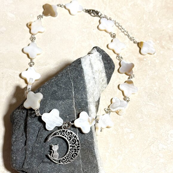 White Mother of Pearl Clover Beaded Short Necklace + Cat on the Moon Pendant - Picture 4 of 13